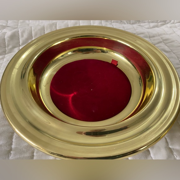 Pair (2) vintage Artistic Churchware gold-tone collection offering plates - Picture 2 of 5